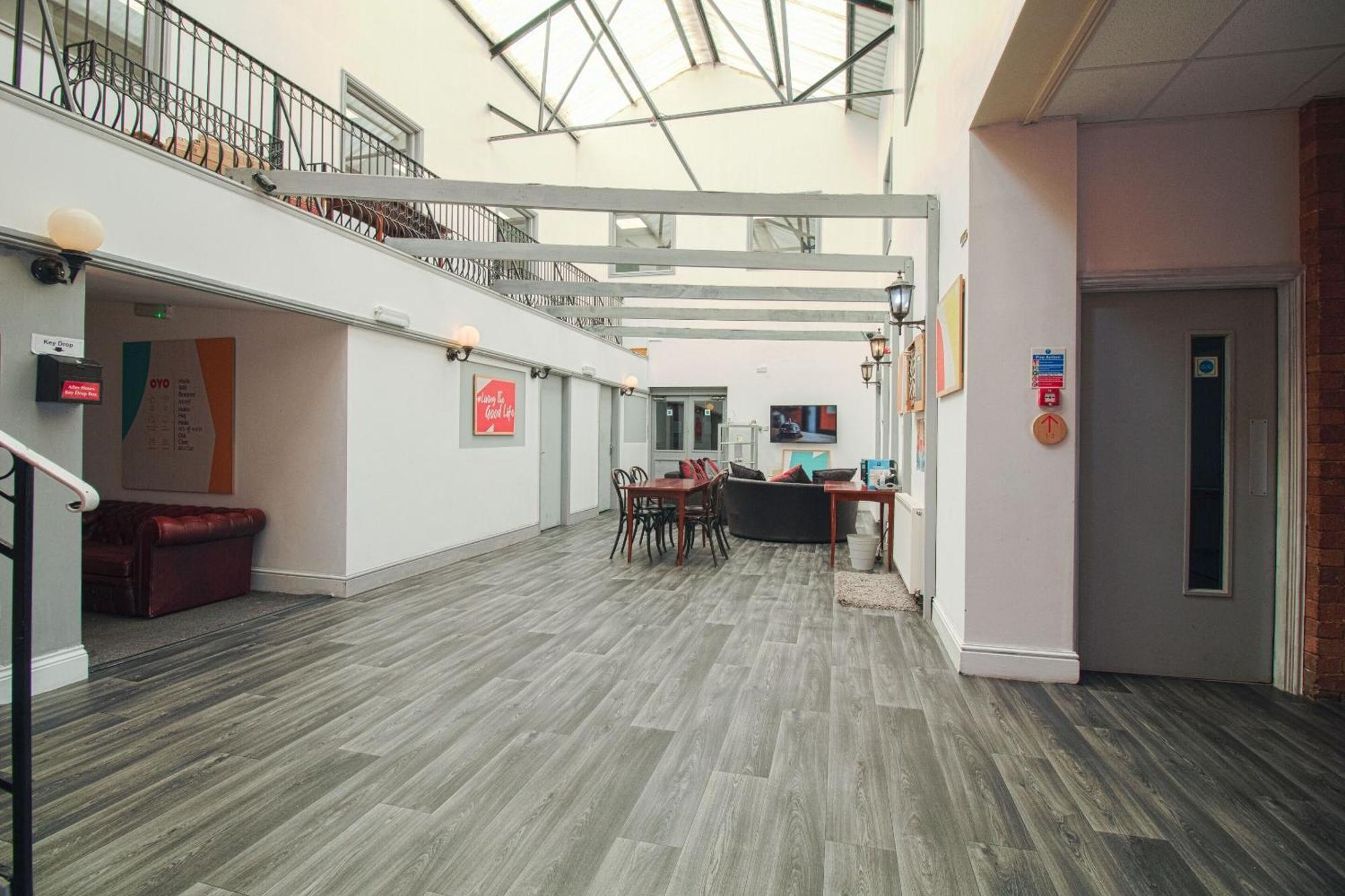Oyo Clamart Hotel