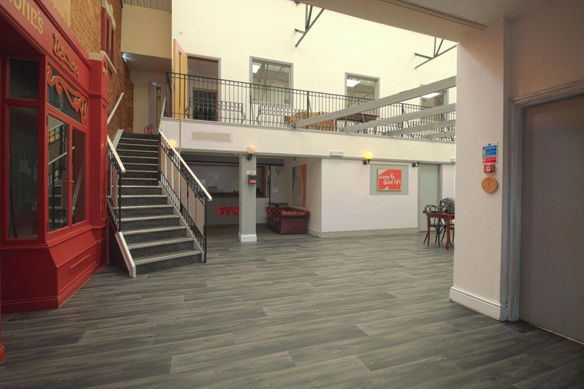 Oyo Clamart Hotel